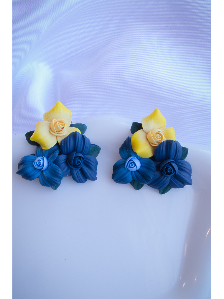 Aros de arcilla polimérica Ramo de flores azules y amarillas 2