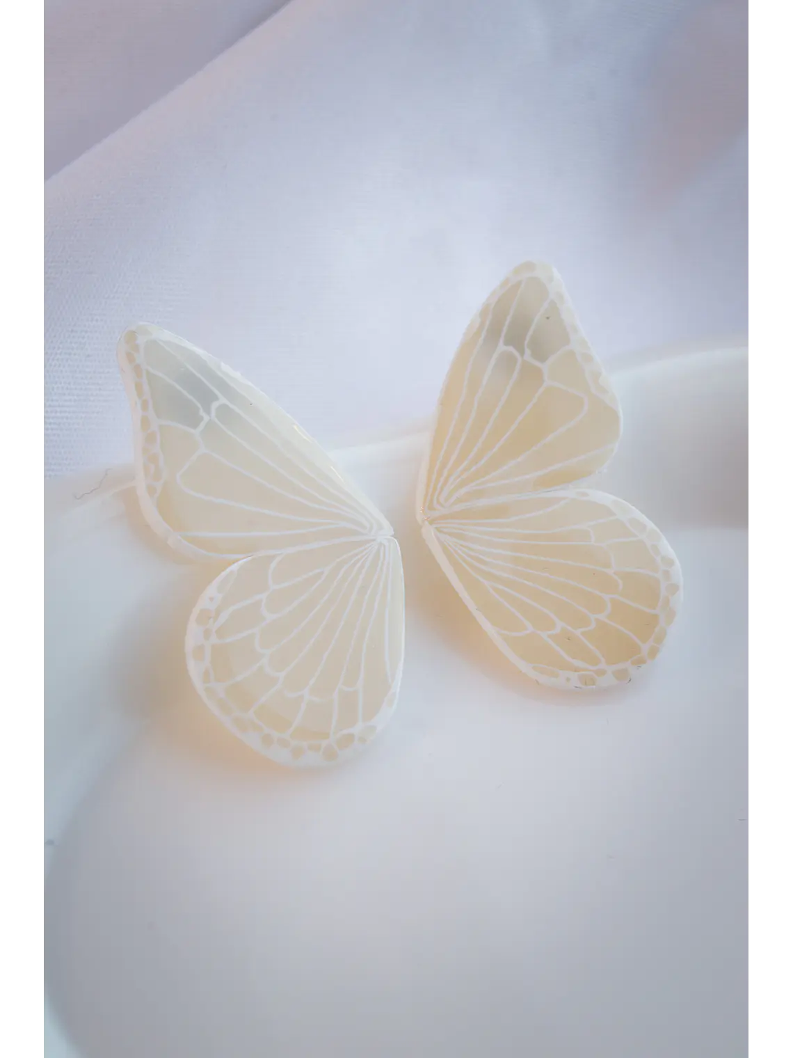 Aritos alas de mariposas blancas  1