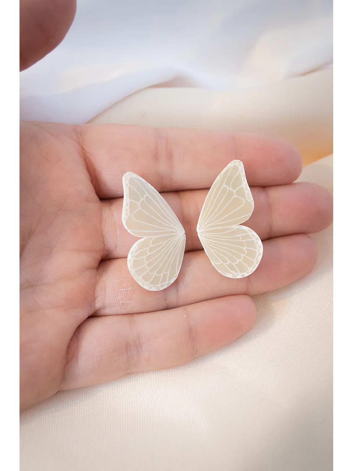 Aritos alas de mariposas blancas  2