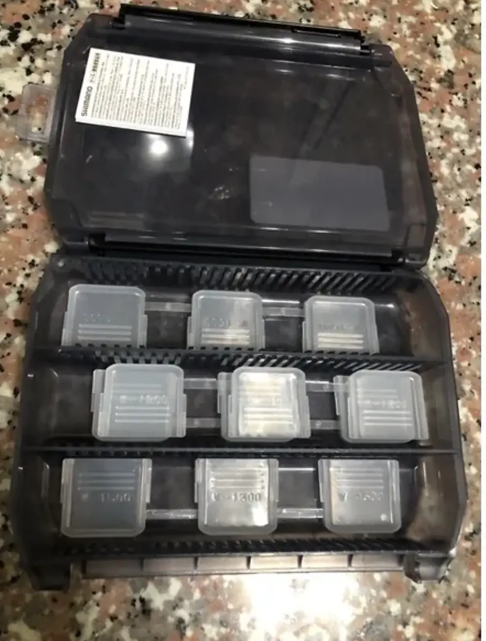 CAJA DE SEÑUELOS SHIMANO 12DIV 1