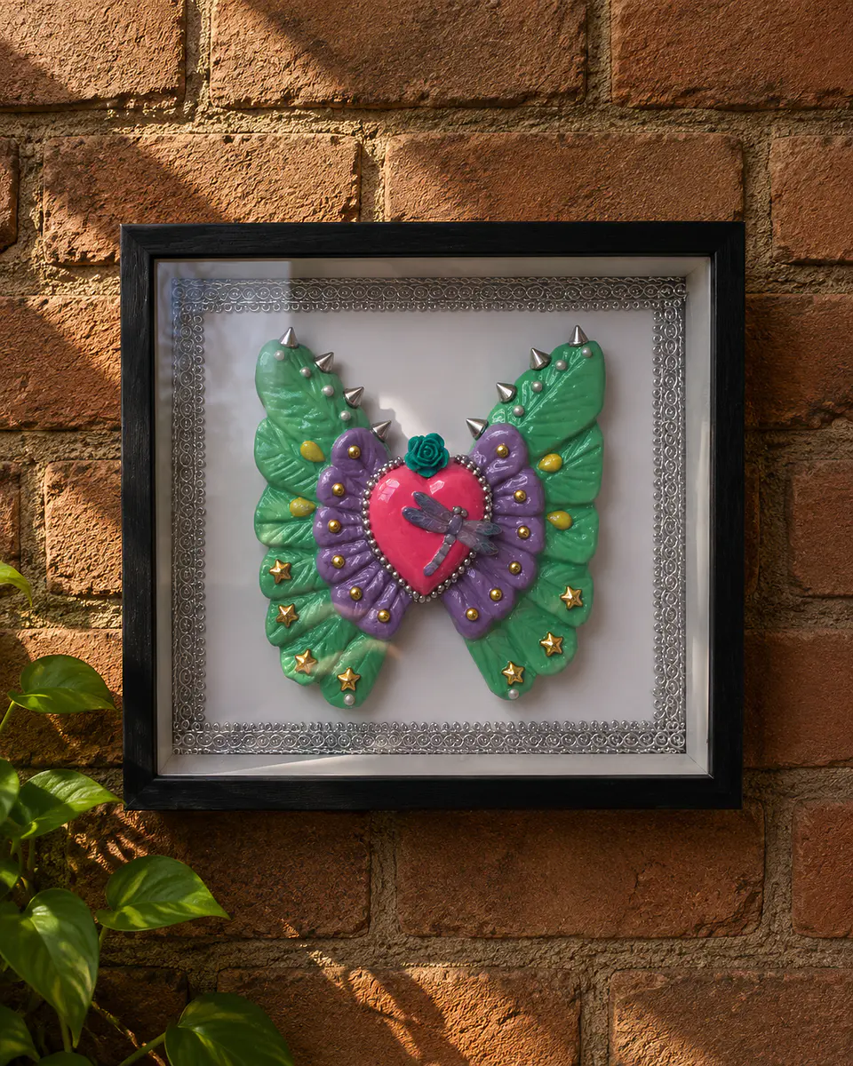 Corazón alado en cuadro M 1