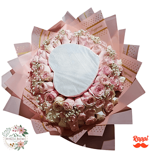 Flores Rosas Rosadas Y Blancas Con Corazón Romántico