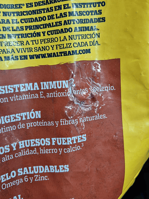 Pedigree Senior Carne y Vegetales 21 KG Empaque Dañado