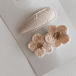 Duo Clip Vichy Bege e Flores Crochet