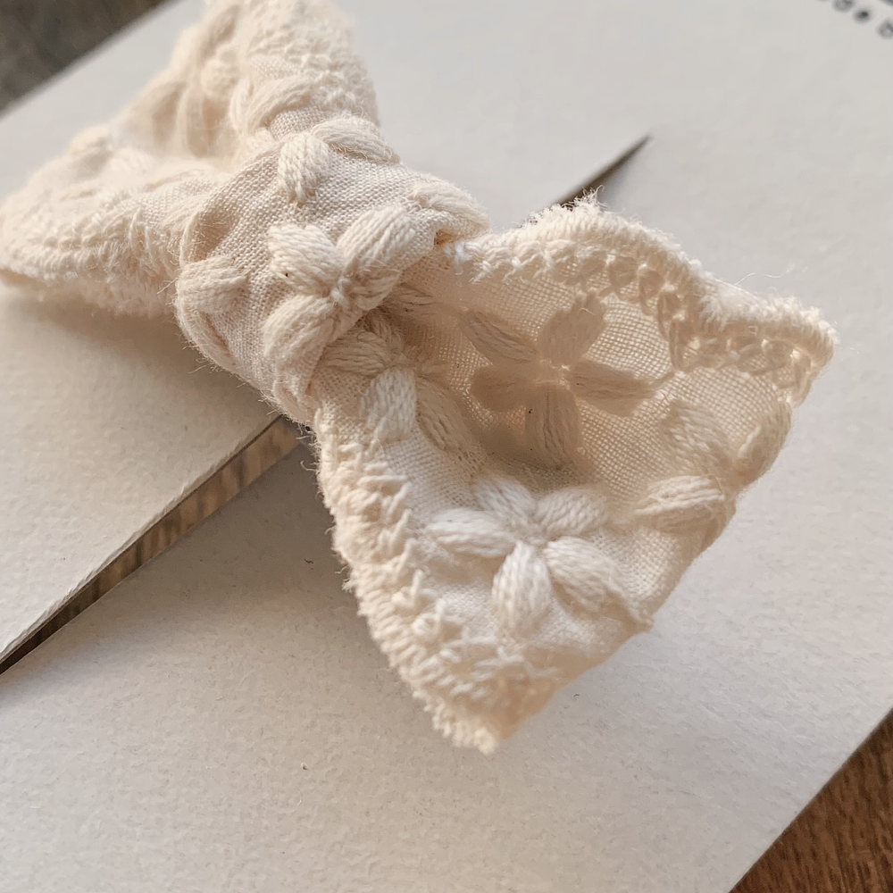 Laço Renda Bordada - Gancho