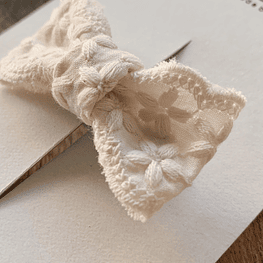 Laço Renda Bordada - Gancho