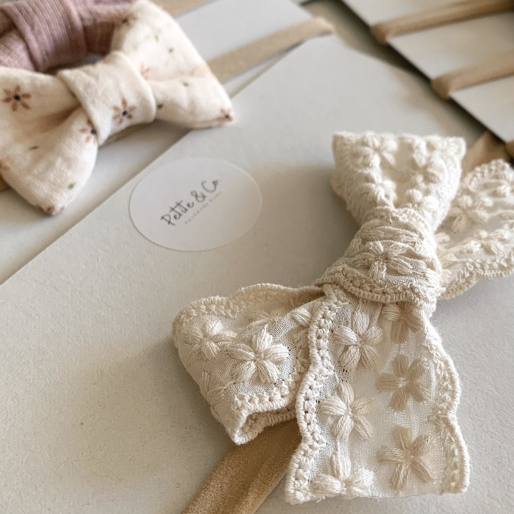 Laço Vintage - Renda Bordada