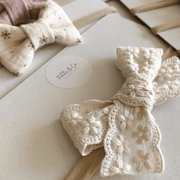 Laço Vintage - Renda Bordada