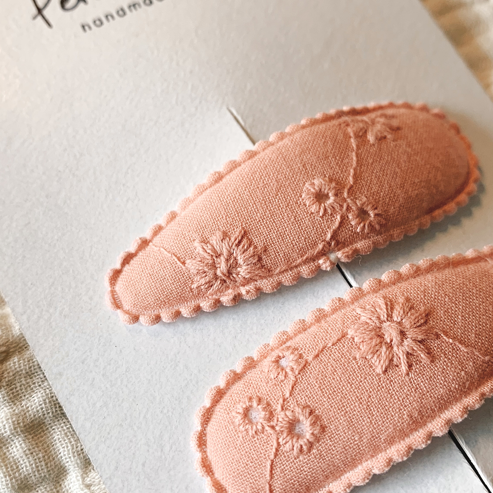 Clips Bordado - Pêssego 