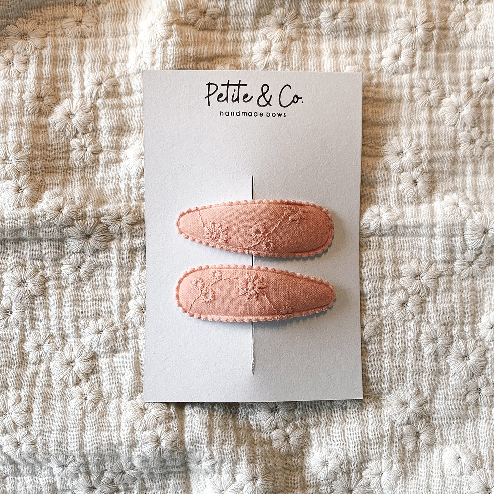 Clips Bordado - Pêssego 