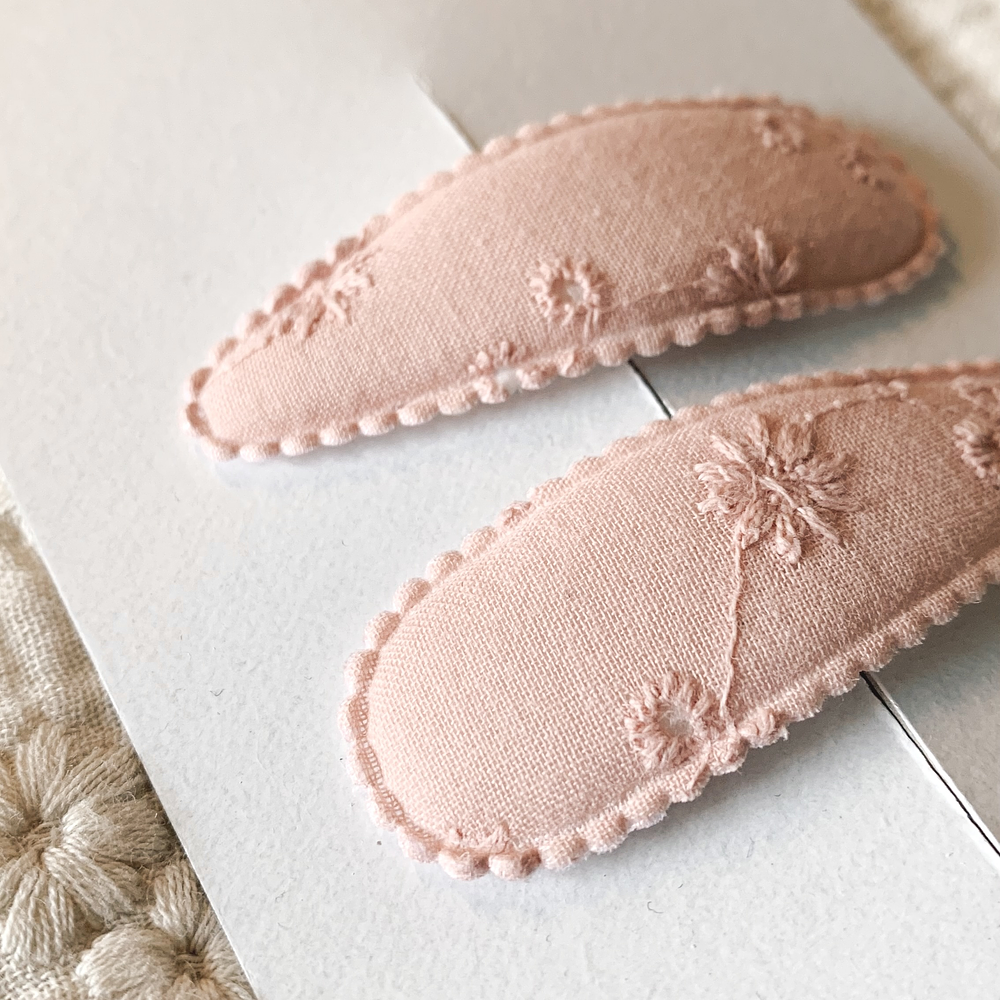 Clips Bordados - Rosa Chá
