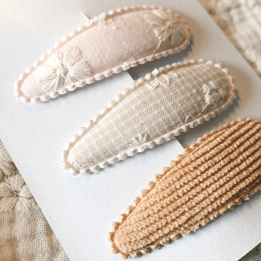 Clips Bordados Neutros - Rosa Bordado, Vichy Bege e Camel