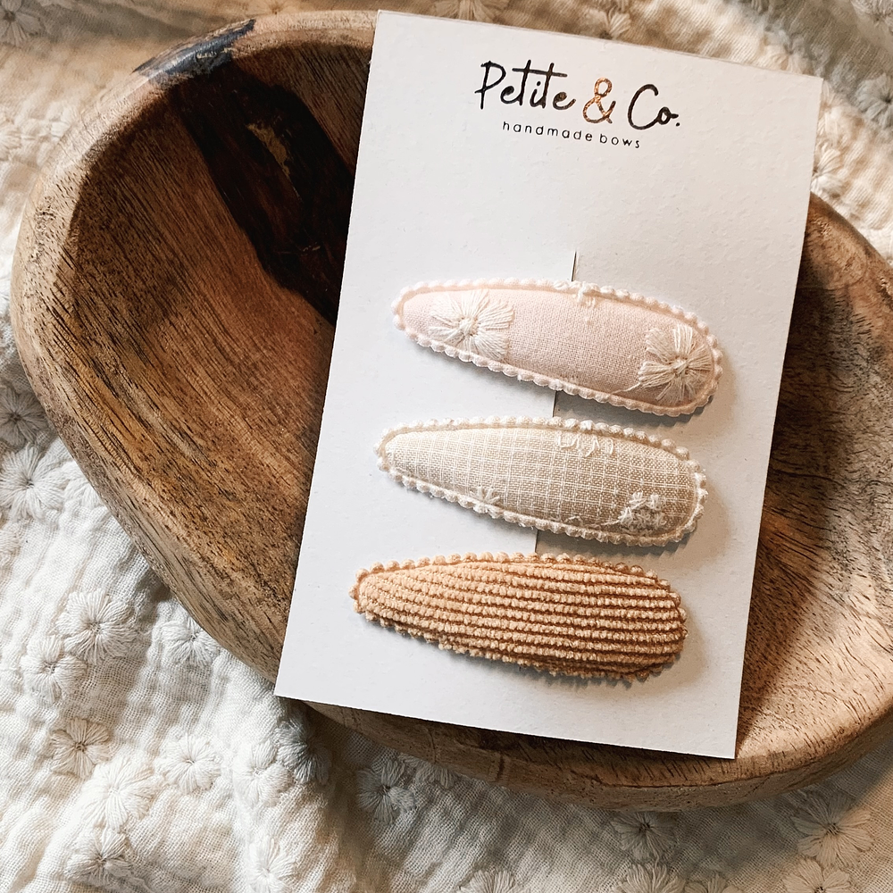 Clips Bordados Neutros - Rosa Bordado, Vichy Bege e Camel