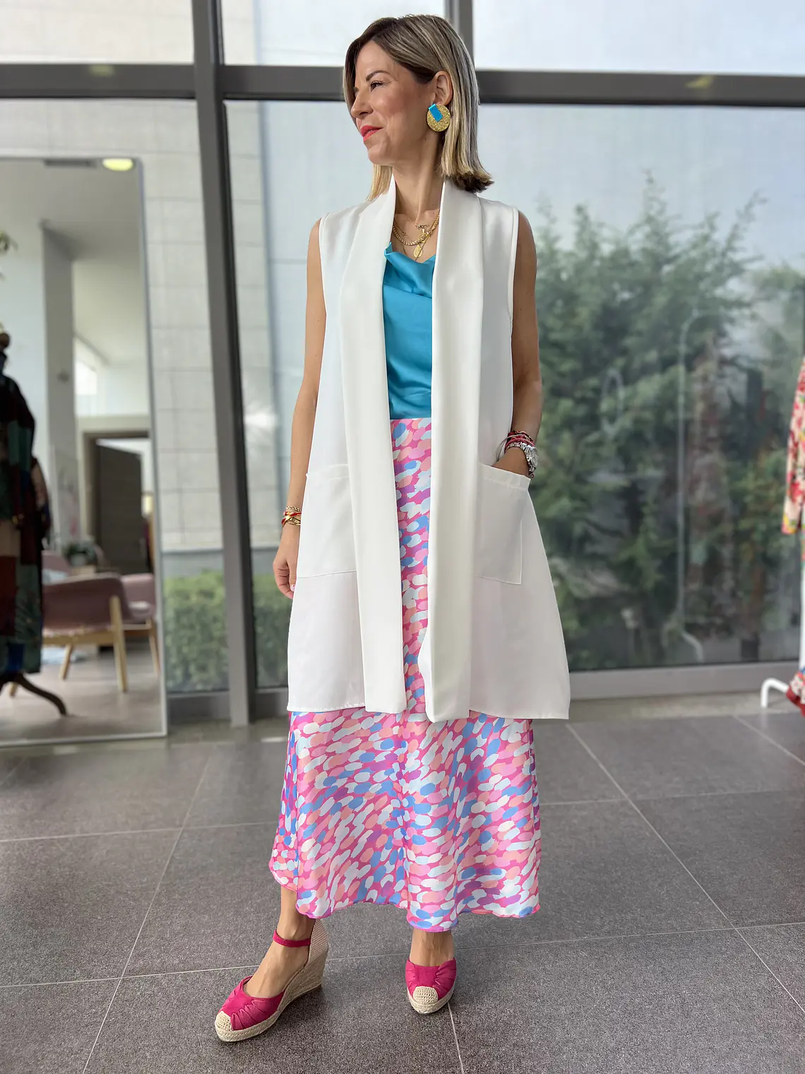 White Vest  Bazaraki (109) 1