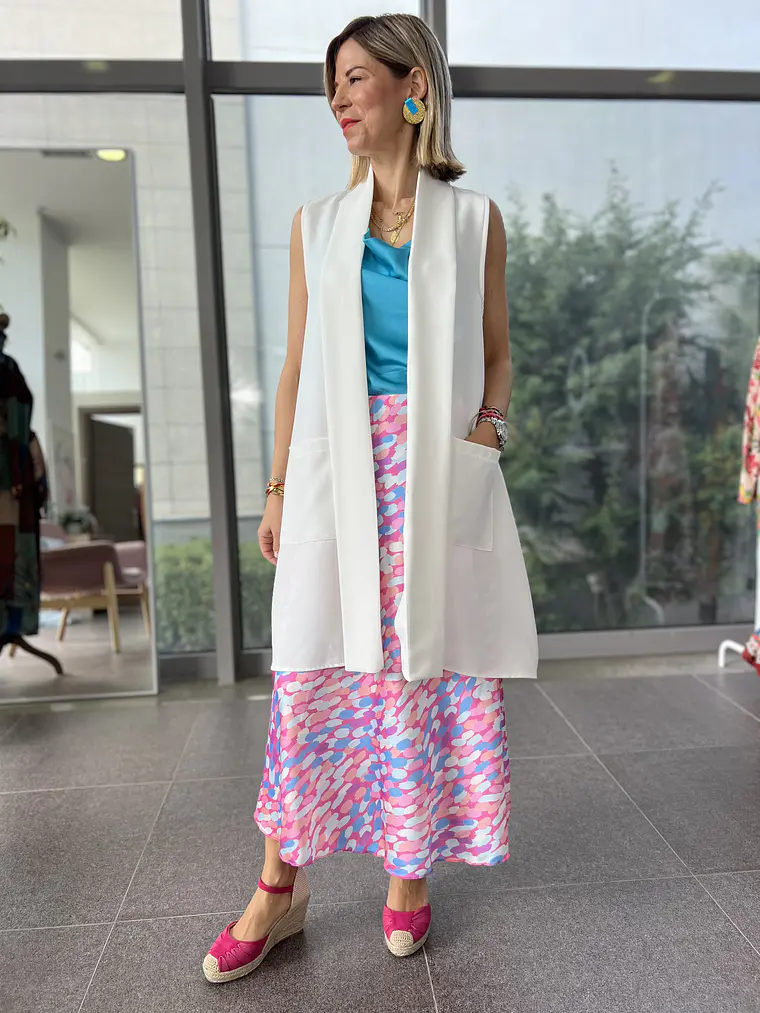 White Vest  Bazaraki (109) 1