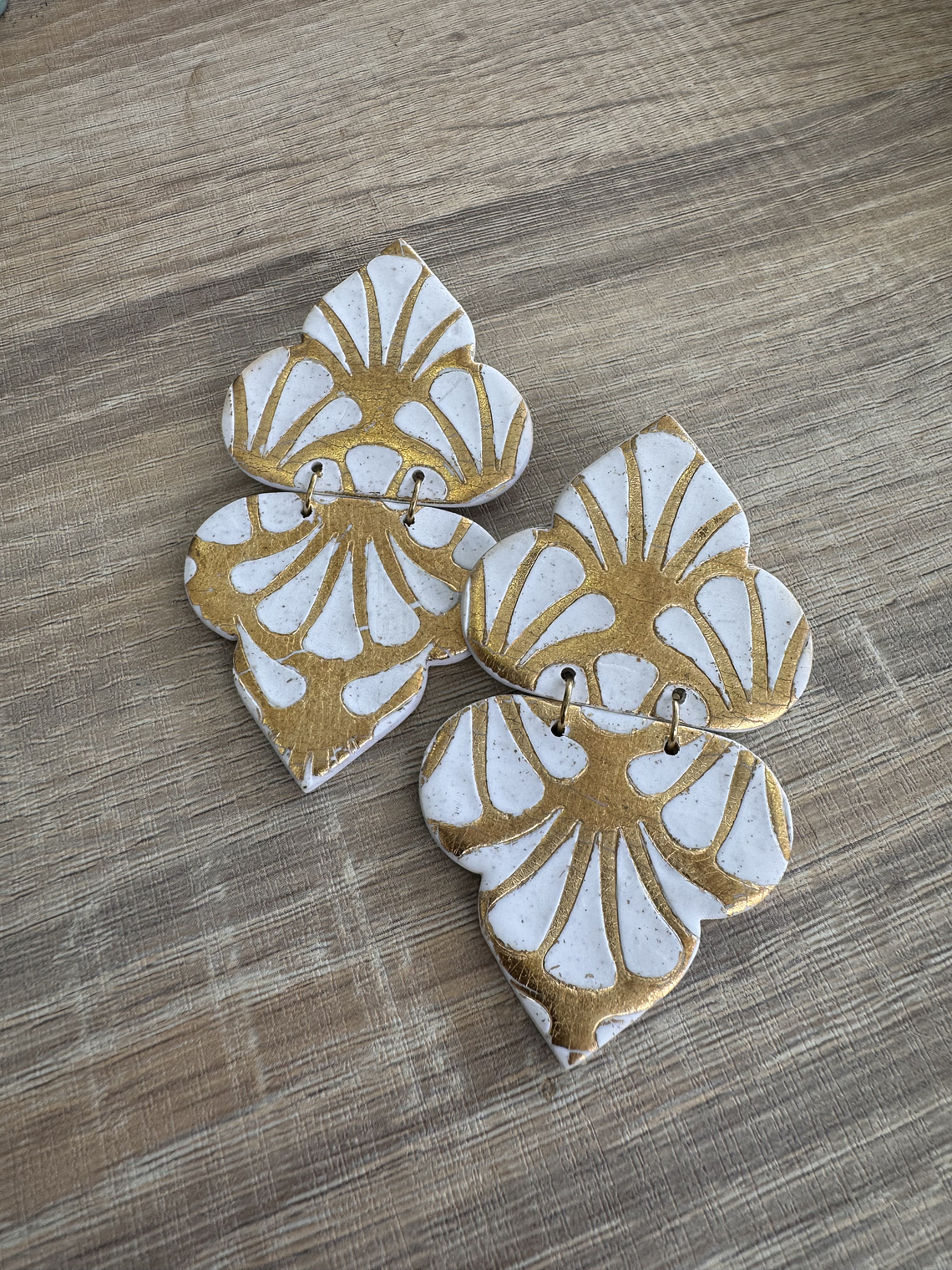 Semiramis white earrings  1