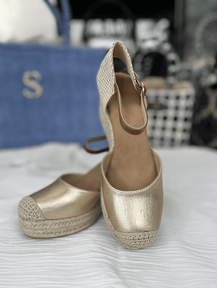 Gold espadrilles A35 353
