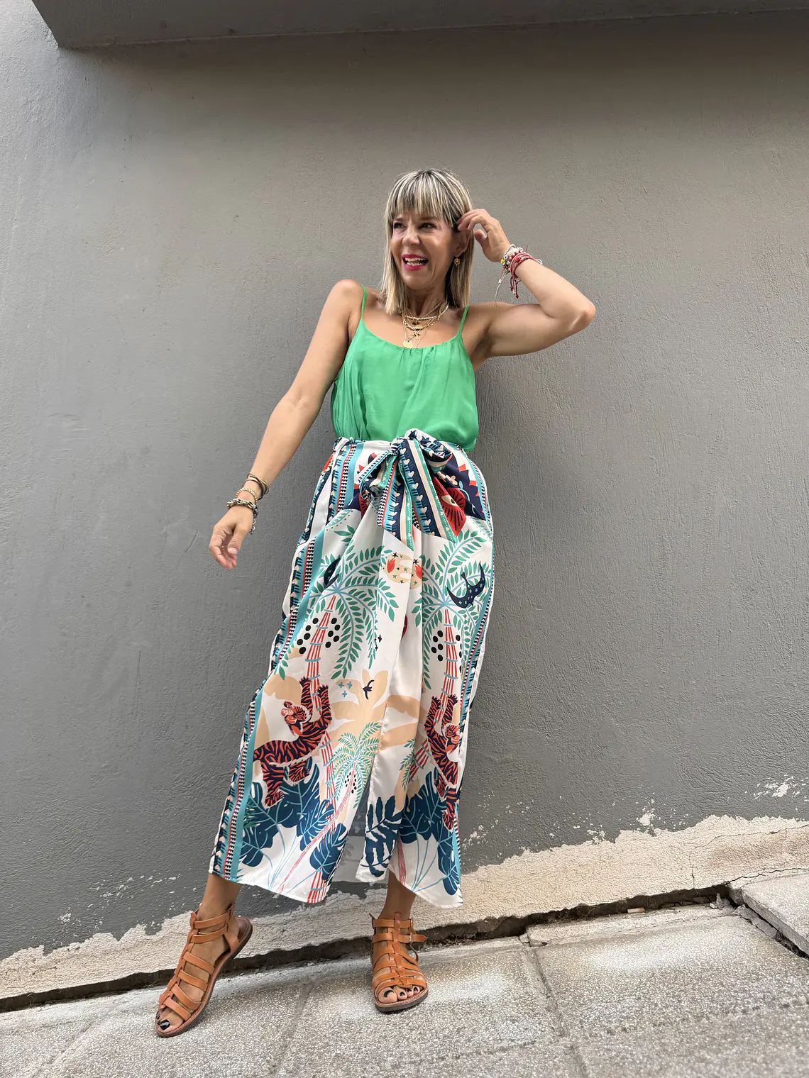 Emilia sarong skirt white /blue 4 3