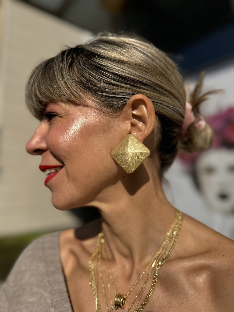 Clip earrings PU GOLD square 2