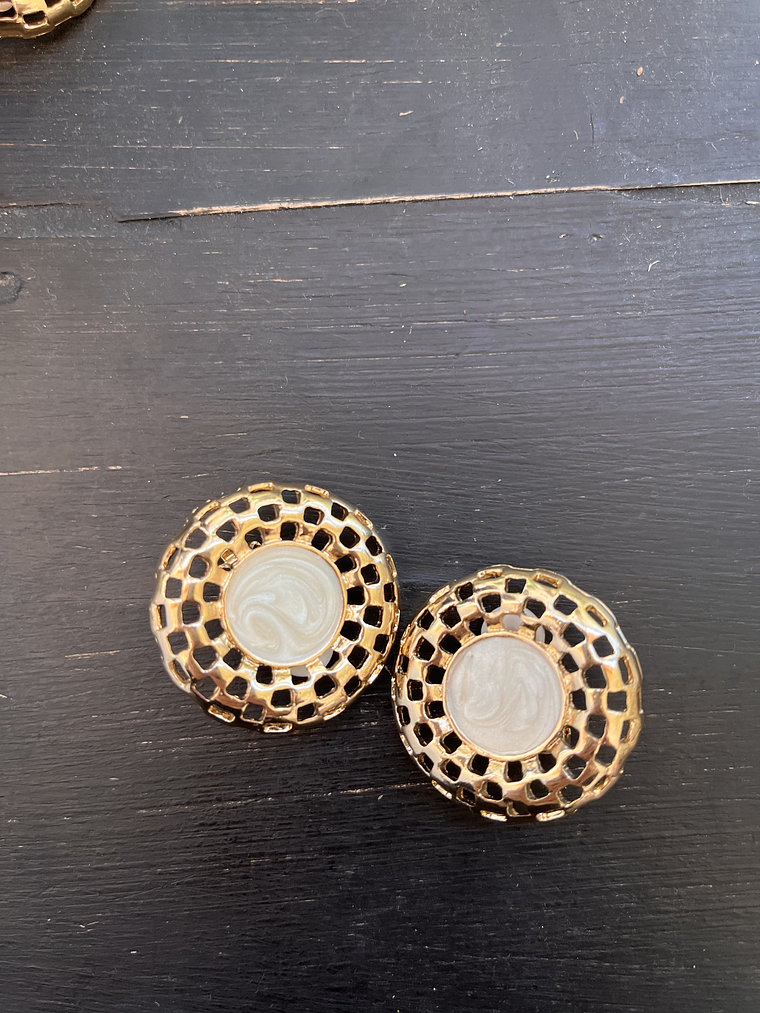 Clip earrings WHITE circle 9314 1