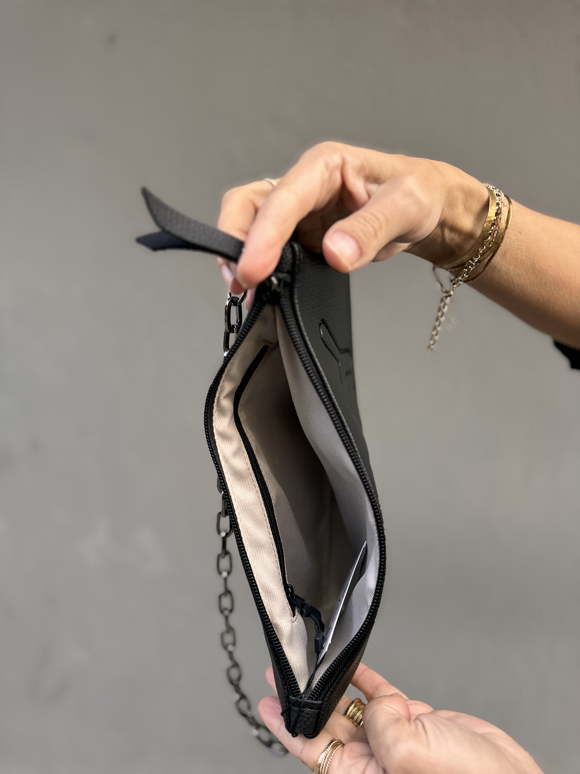 Hespera Adora 17HS-EM-24  Black 3