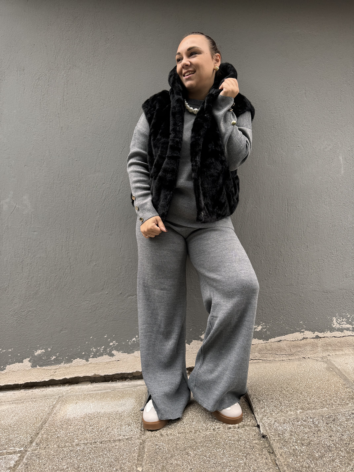 79906  Vest Fur BLACK 1