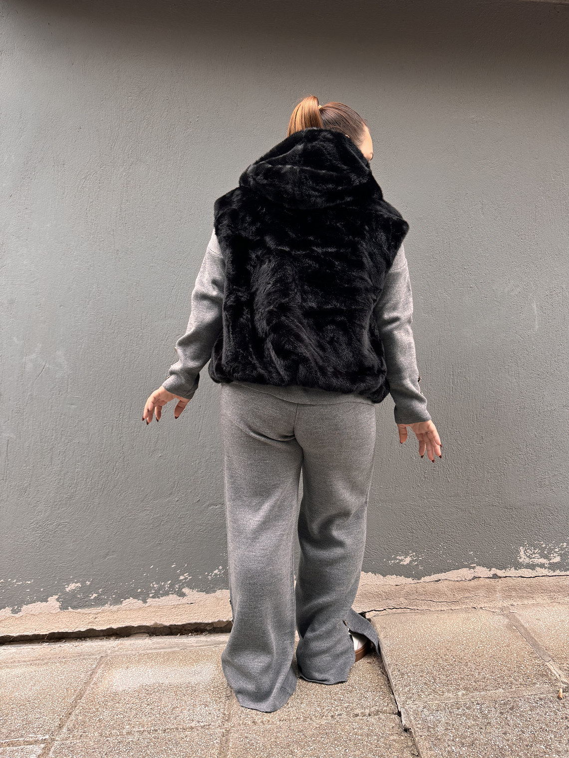 79906  Vest Fur BLACK 3