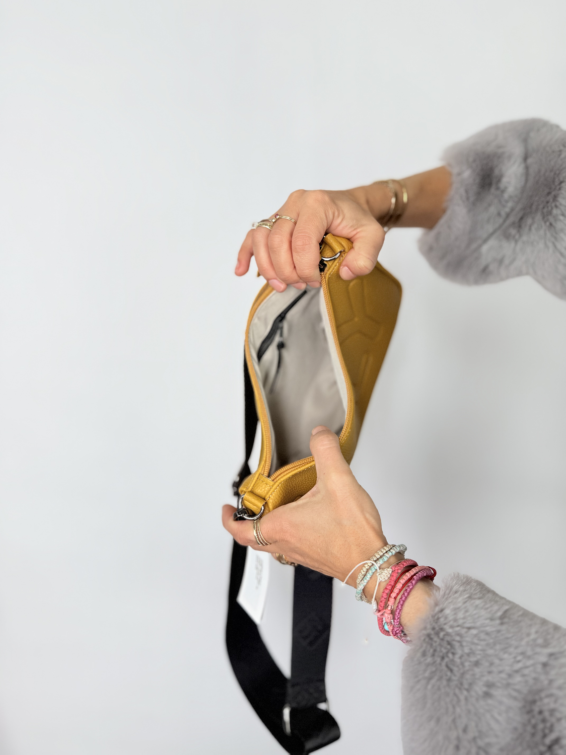 caldera L Adora mustard 4