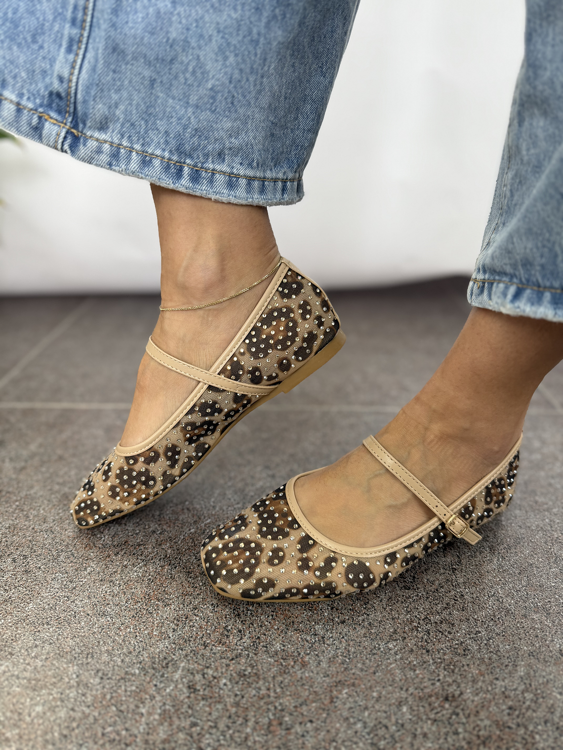 2235 LEO Ballarina 2