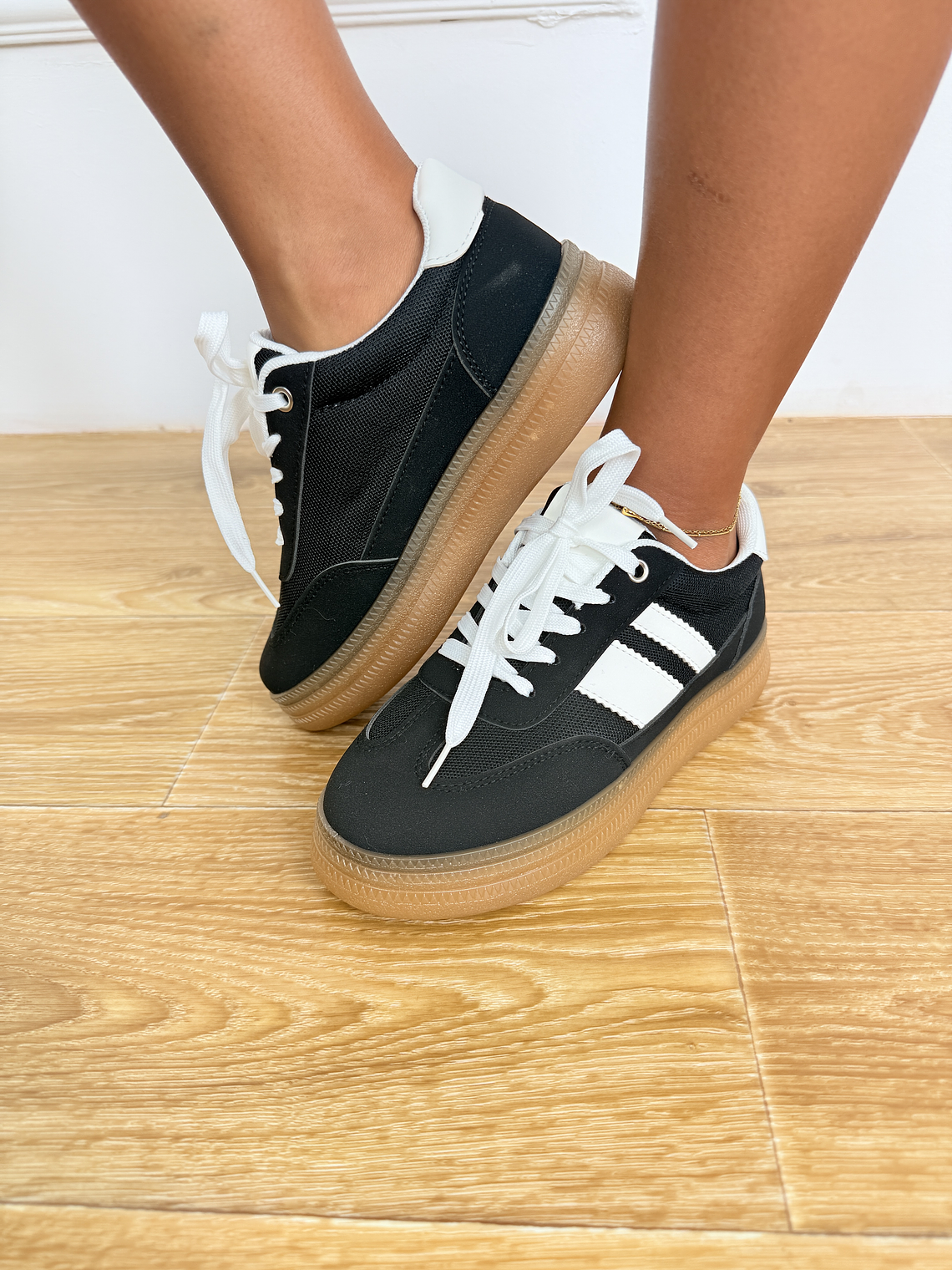 LY828 BLACK SNEAKERS  1