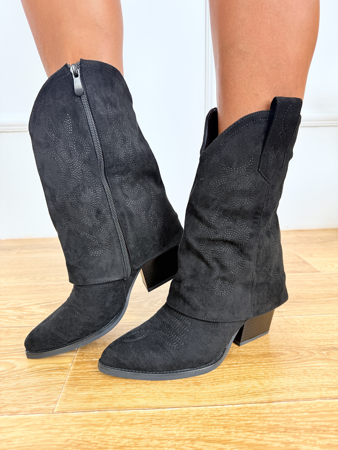 BM196 EMBROIDERED BOOTS 1