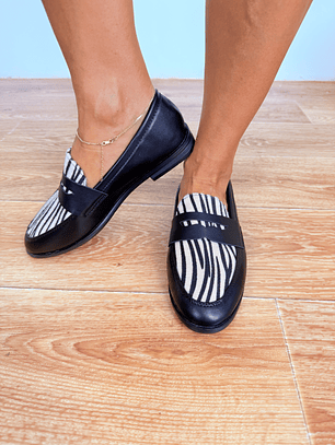 QQ-266 BLACK/ZEBRA LOAFERS