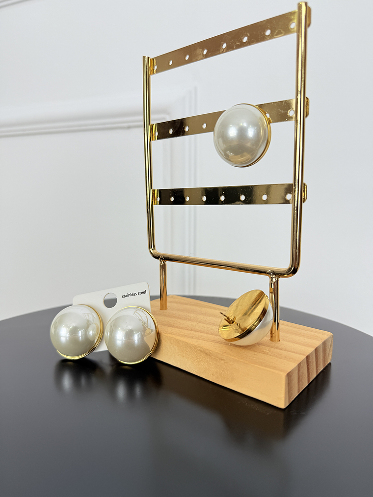 Oversized Pearls Earrings 2