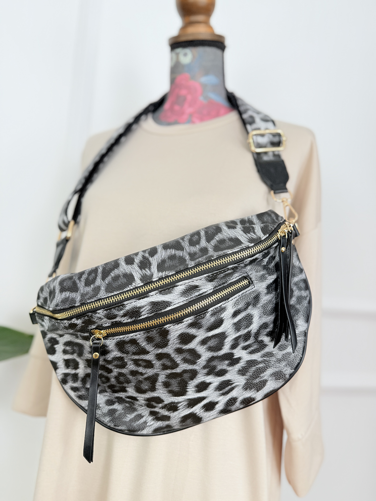 Belt bag  H341 BLACK leo grey  1
