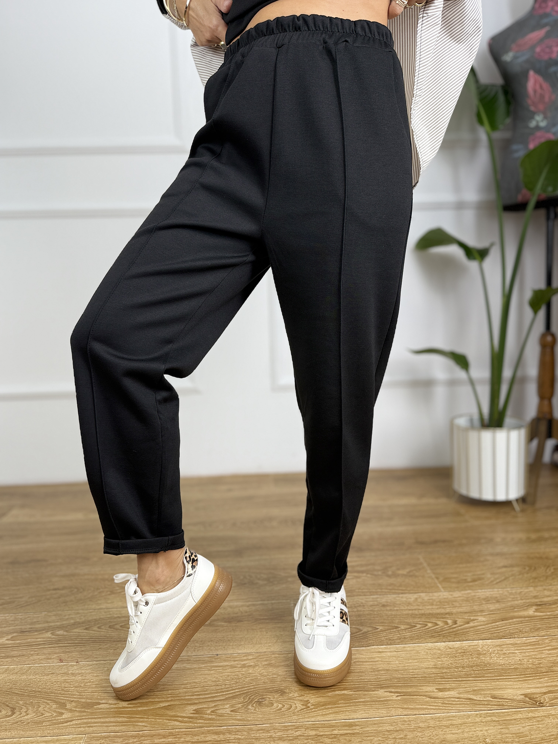 Cozy Collegiate Set 13075 Black 5