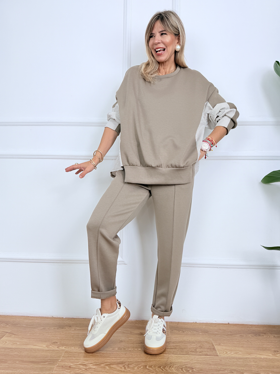 Cozy Collegiate Set 13075 Dun Brown 1