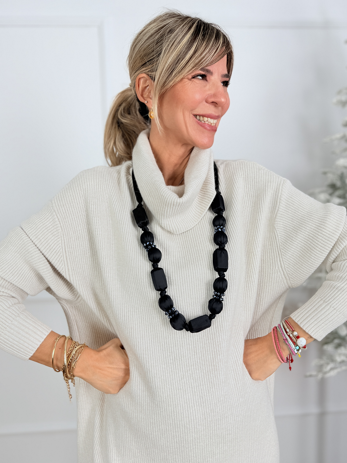 SATIN NECKLACE BLACK 1