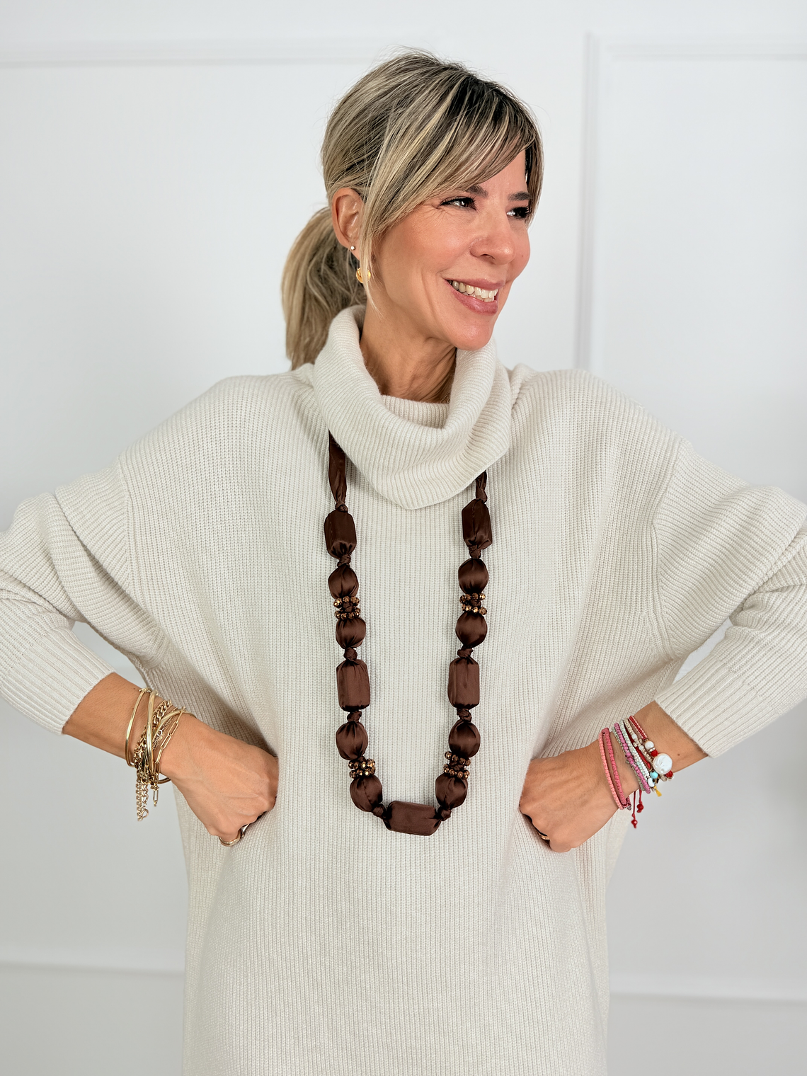 SATIN NECKLACE BROWN 1