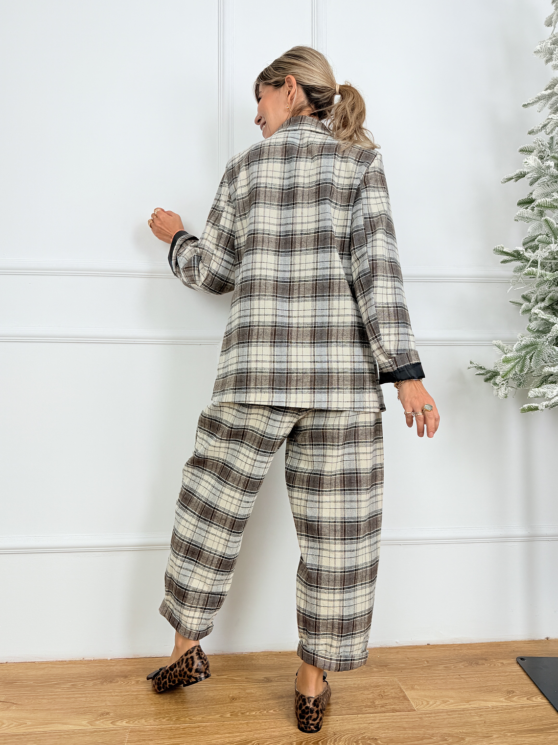 Pearly Suit 25131 Cream/Brown 3