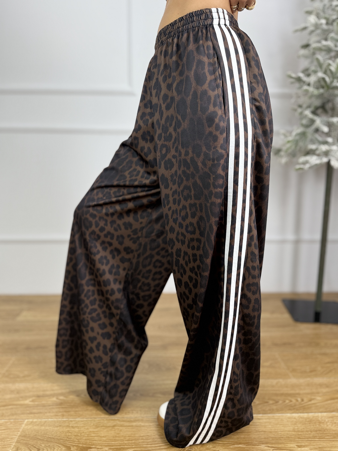 Yona Pants Leo White 6865 4