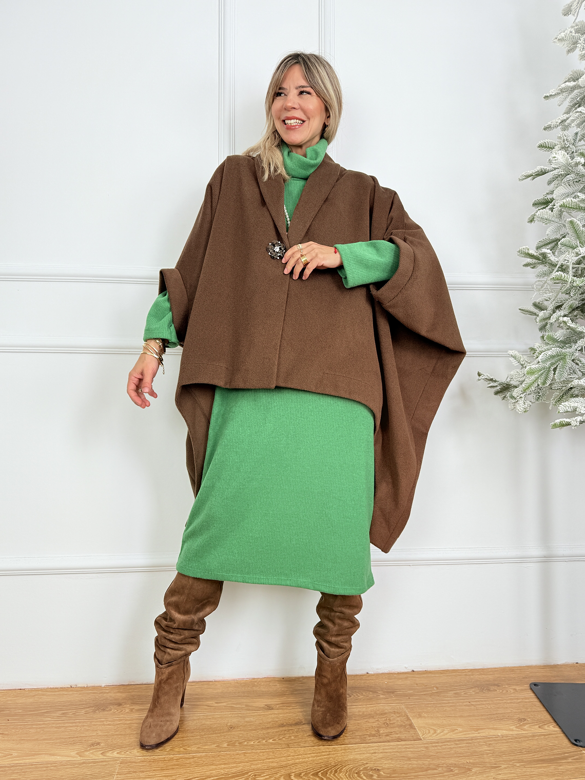 Cuddle Cloak Cape 6719 Brown 1