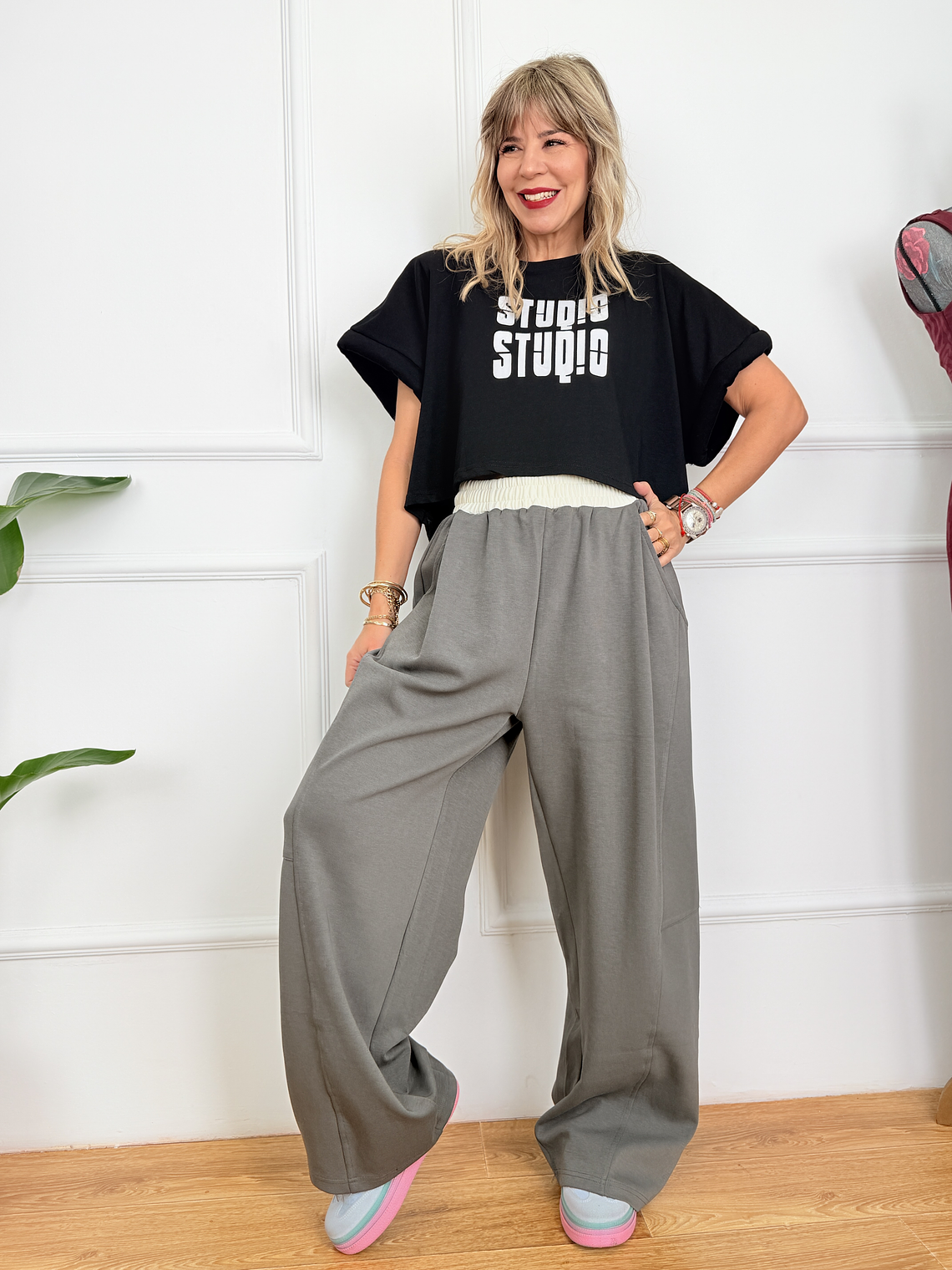 H12811 Crop T-Shirt Black 3