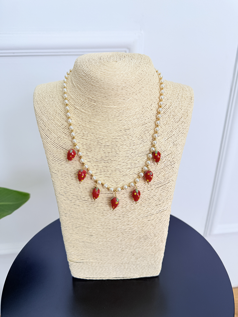 Die Erdbeere Necklace  1