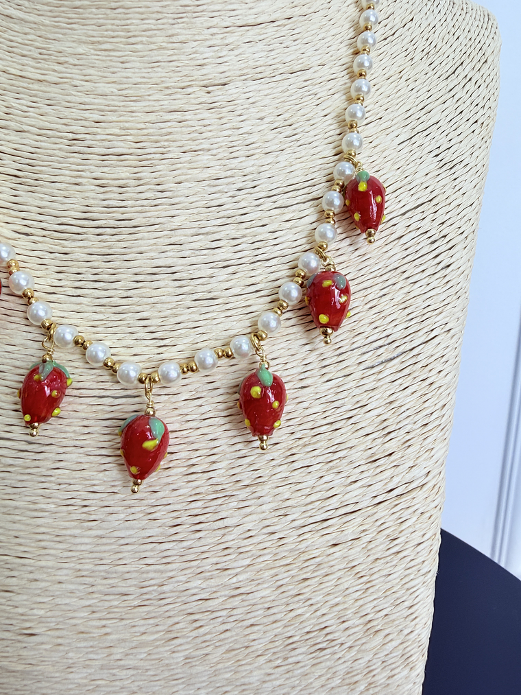 Die Erdbeere Necklace  2