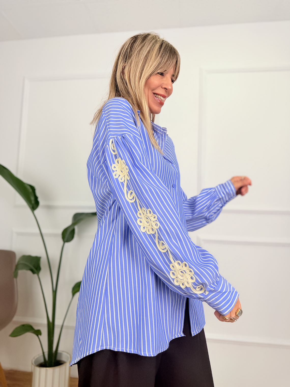 Manelle Shirt Y80 Blue  2