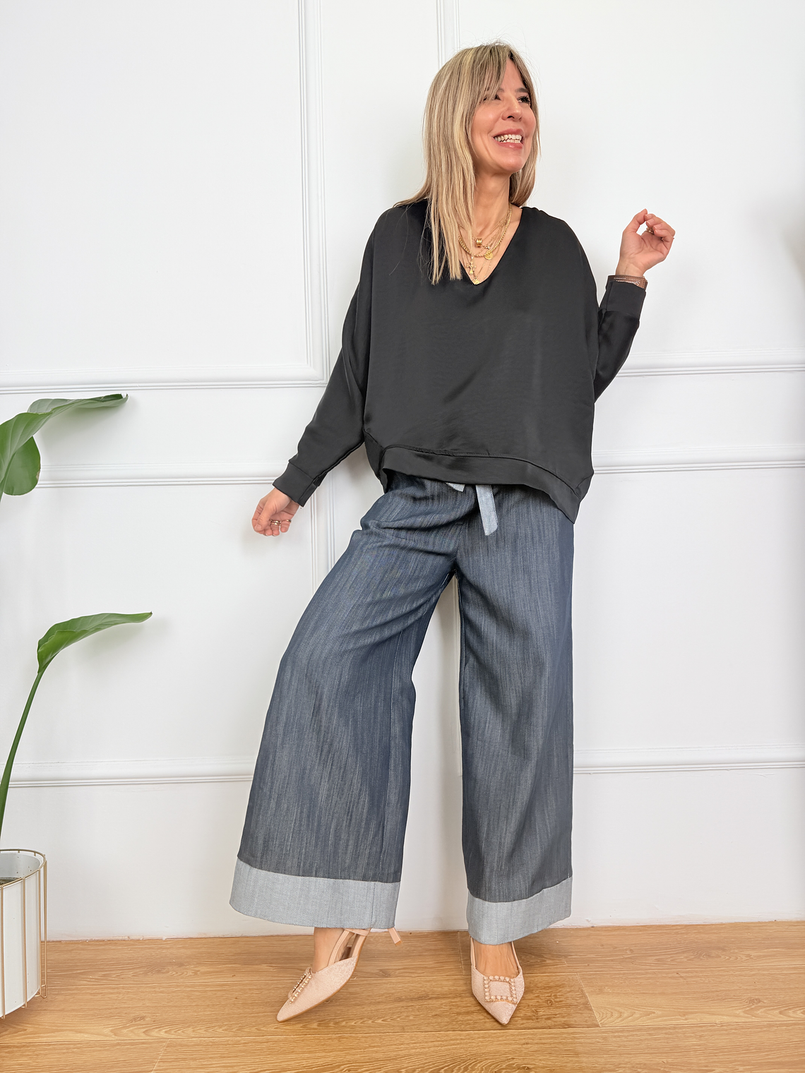 Clara Whisper Blouse 5765 Black 2