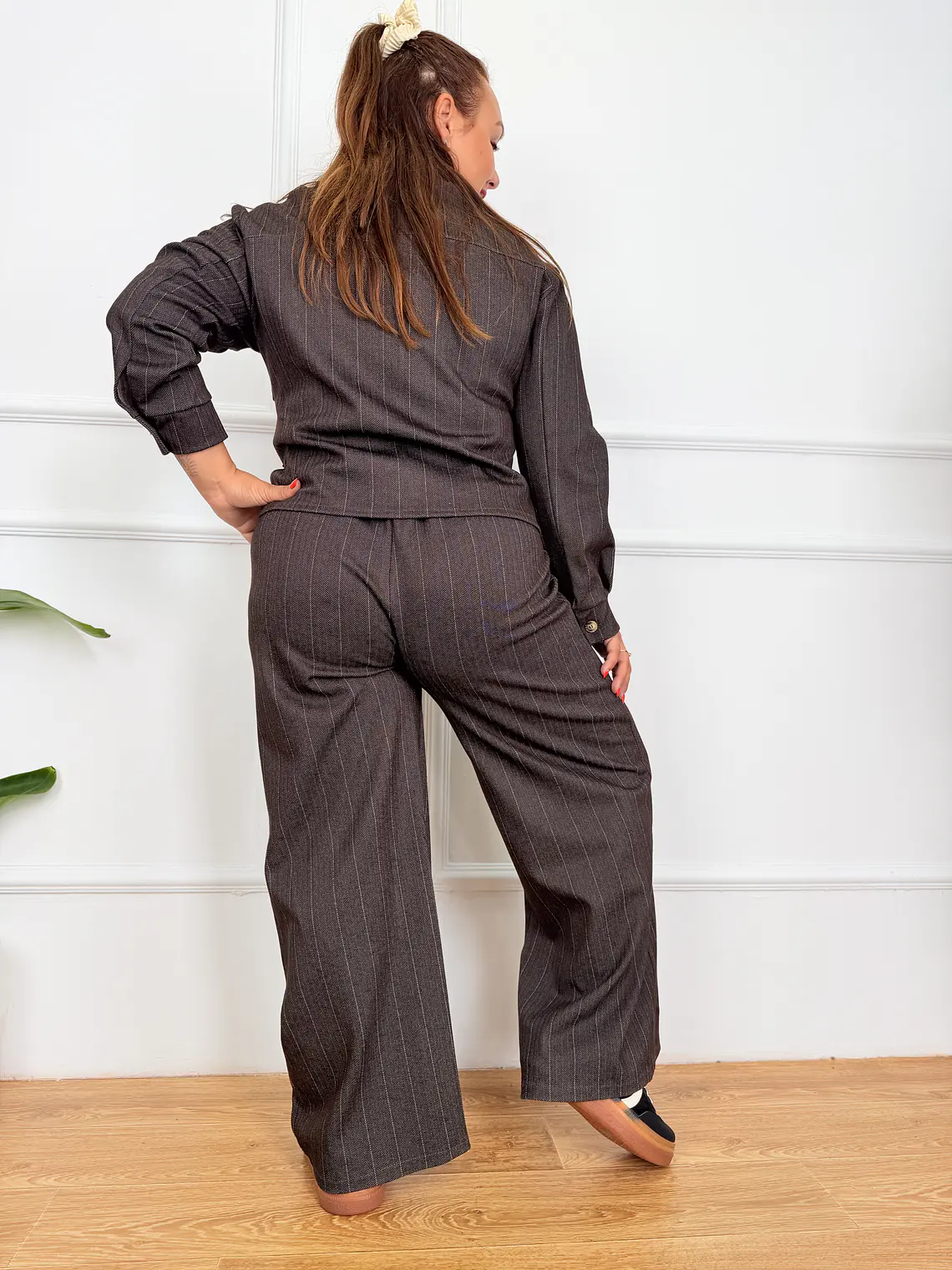 Daffodil Suit Brown 237193   4