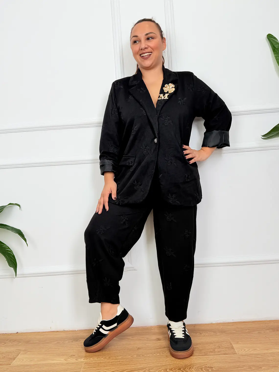 Boudica Suit Black 7006 2
