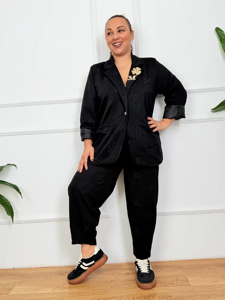Boudica Suit Black 7006 2