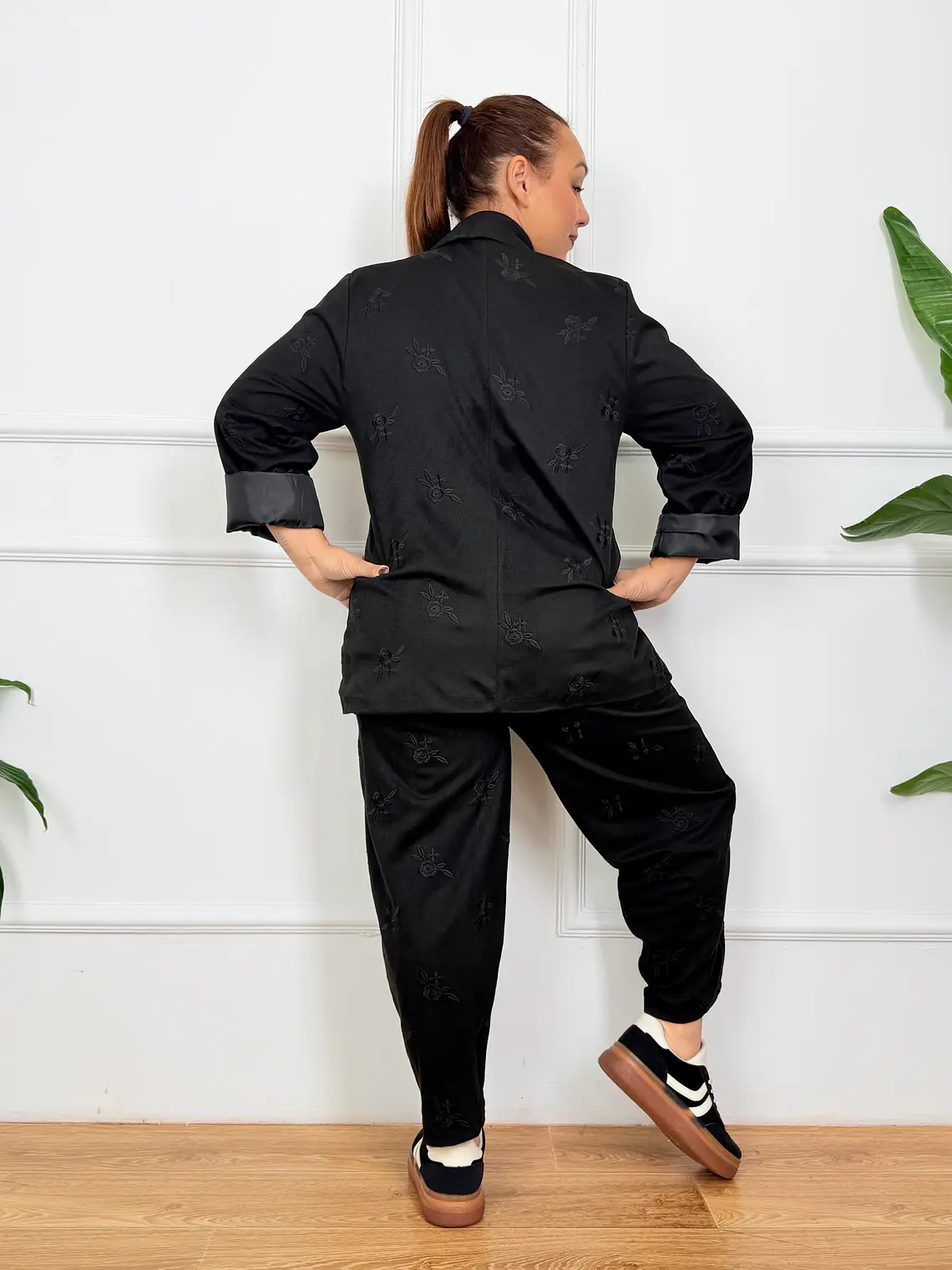 Boudica Suit Black 7006 4